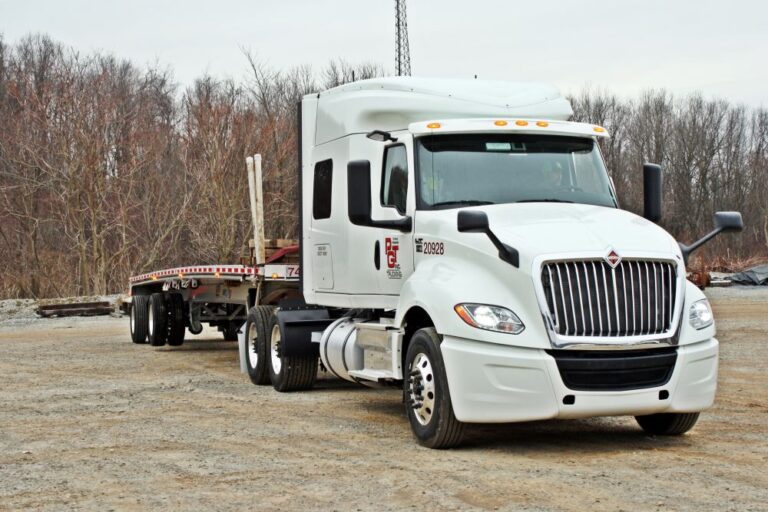 Flatbed Trucking Jobs – A Guide For Truckers - PGT Trucking